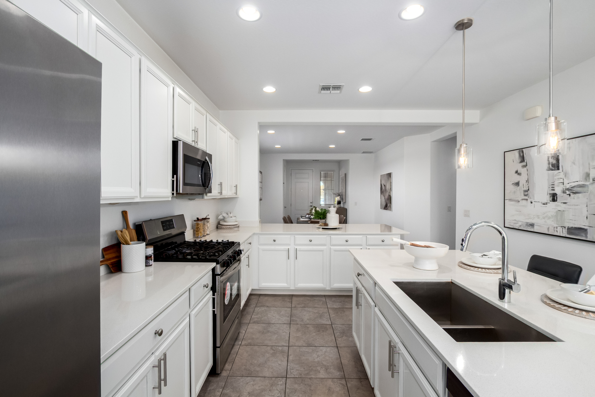 9239 W SELLS DR Phoenix, az 85037