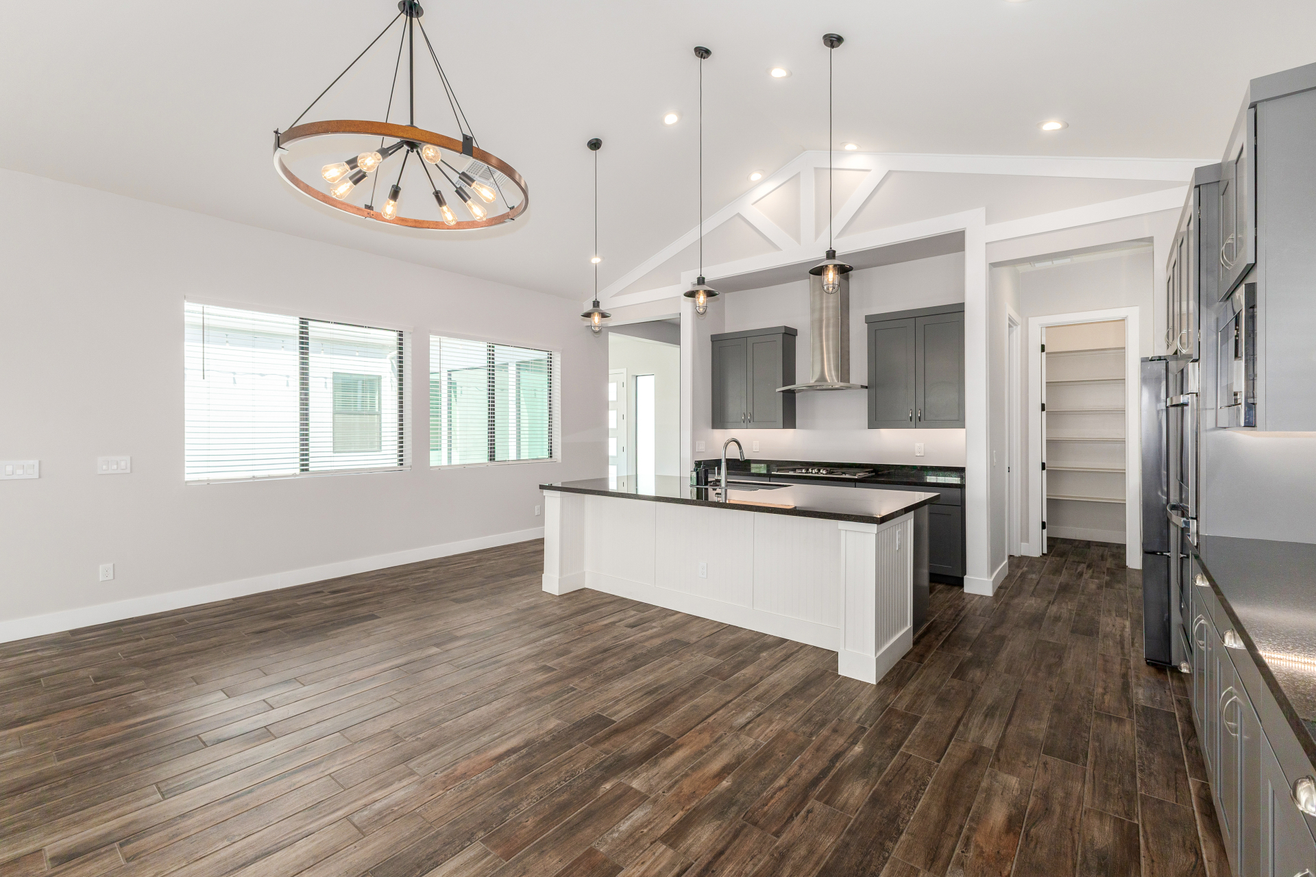 9818 SOUTH 7TH PLACE Phoenix, AZ 85042