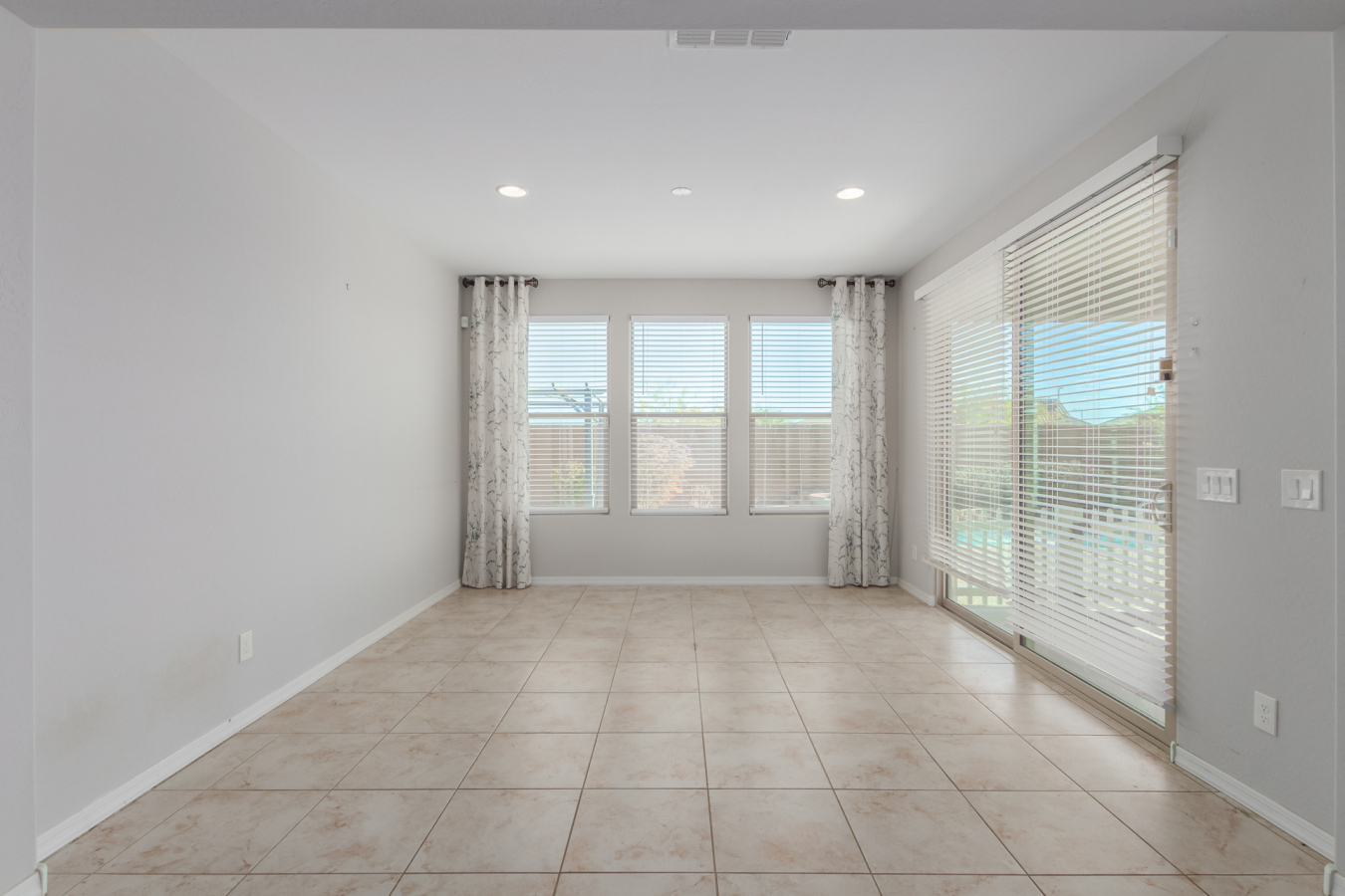 21343-n-260th-dr-virtual-tour