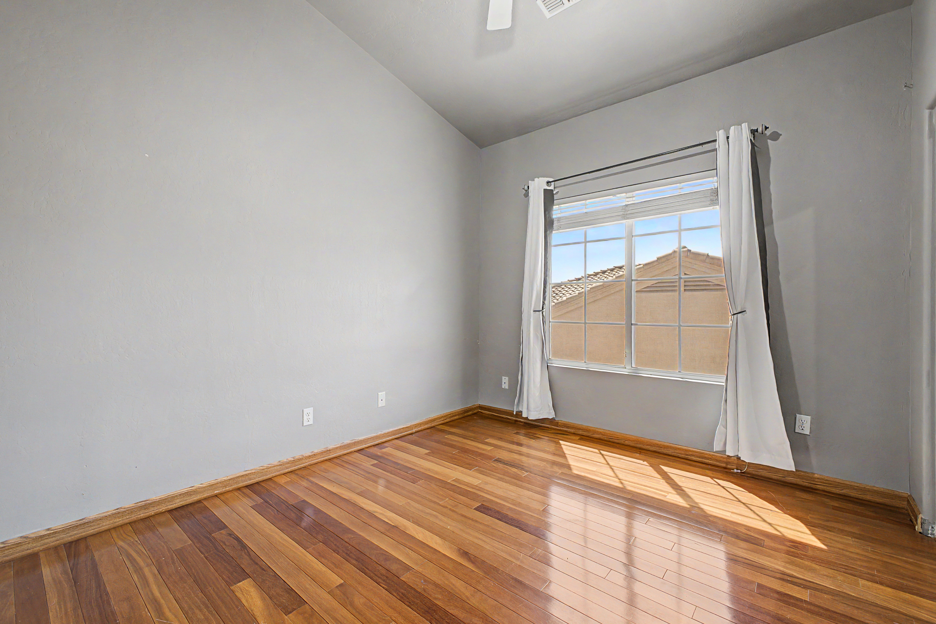 1310 WEST AMBERWOOD DRIVE Phoenix, AZ 85045