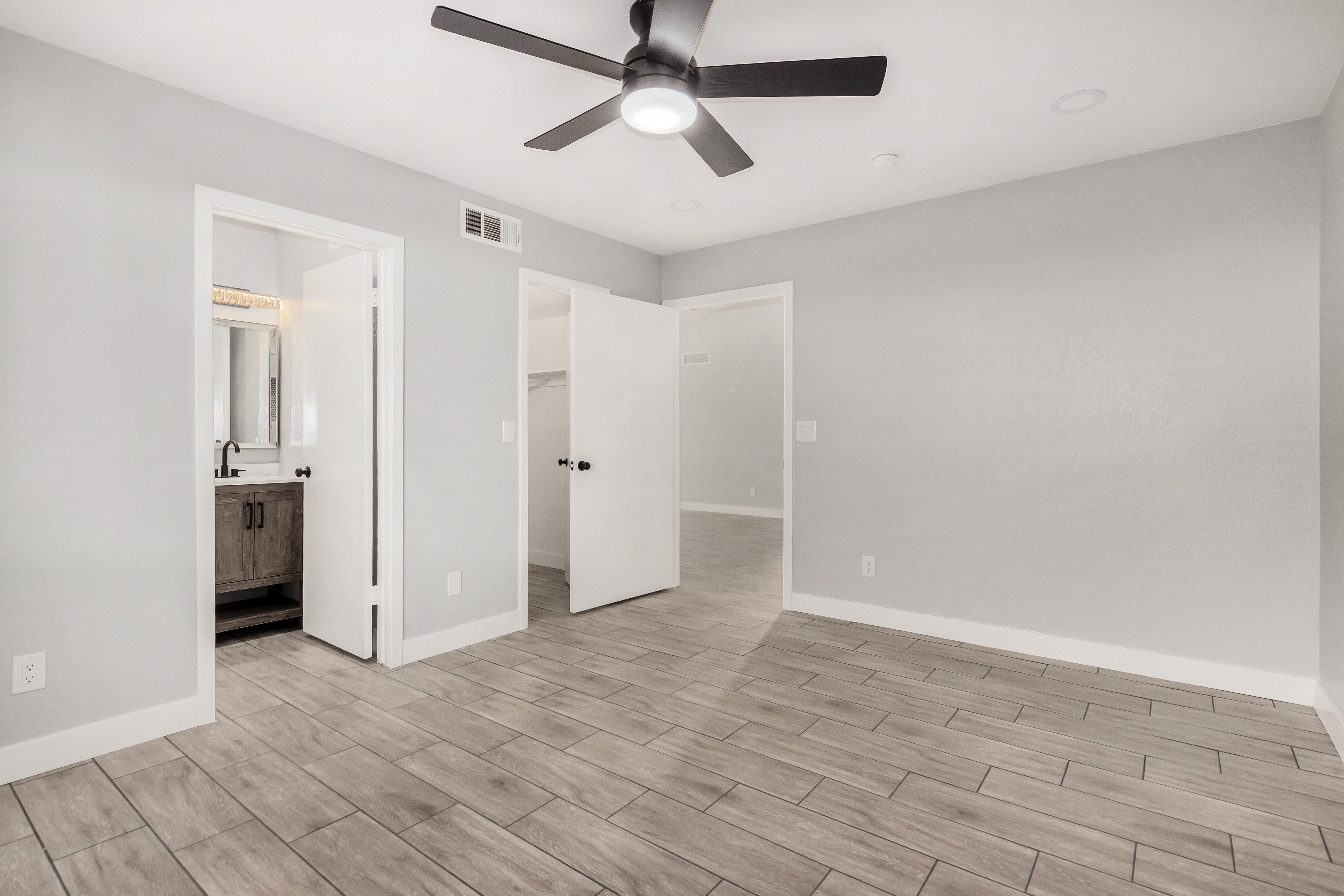 9450 West Mission Lane Media Preview